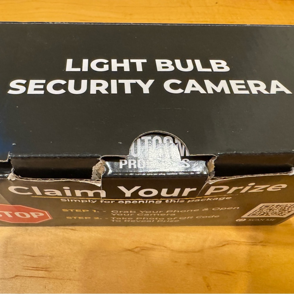 Smart LED Light Bulb with Camera - Picture 3 of 6
